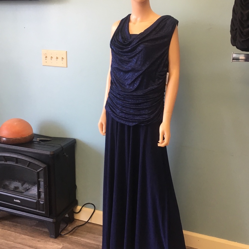 🔥🔥🔥🔥Beautiful evening gown size 16 Navy - Picture 1 of 3